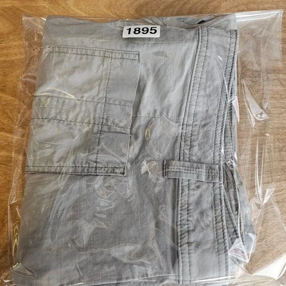 Eddie Bauer Womens 18 Gray Cargo Capri Pants Ripstop Stretch Hiking Crop Pants - Picture 13 of 13